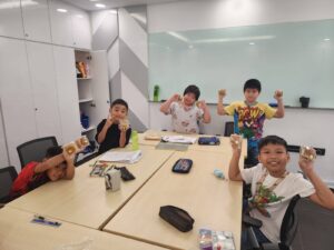 A heartfelt thank you to Mahabodhi Monastery for sponsoring 410 mooncakes for all our 9 Centres of YYD Education Centre students!